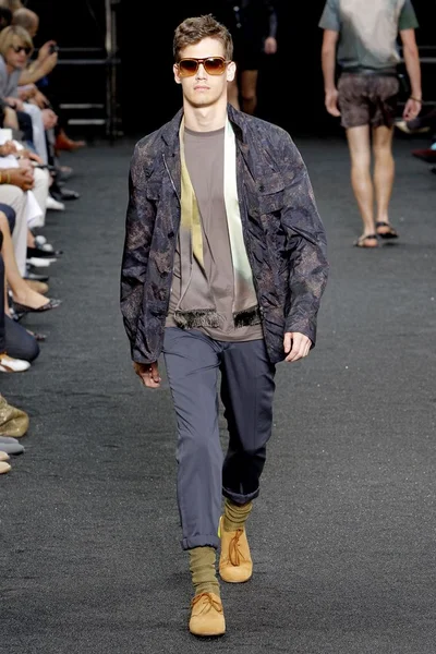 Look 28